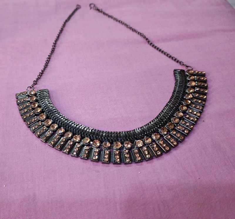 "Black golden Choker Neckpiece"🤗