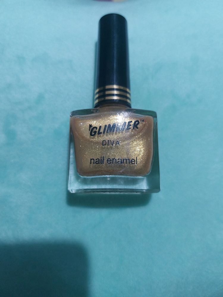Glimmer DIVA Nail Polish - SCHAMPAGNE GOLD.