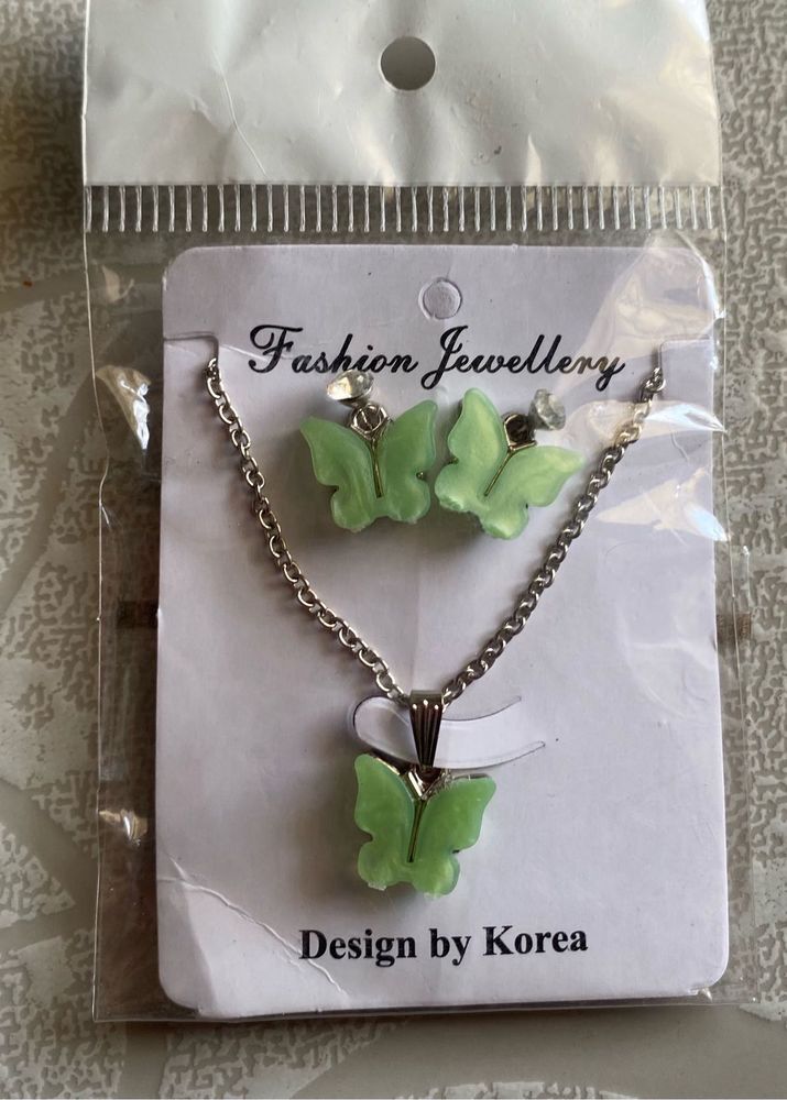 Handcrafted Resin Necklace &amp; Earring Set