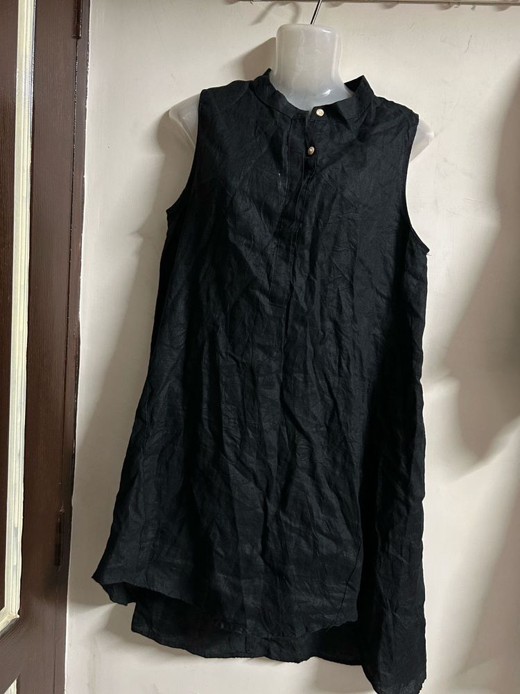 Sleeveless Black Collared Top