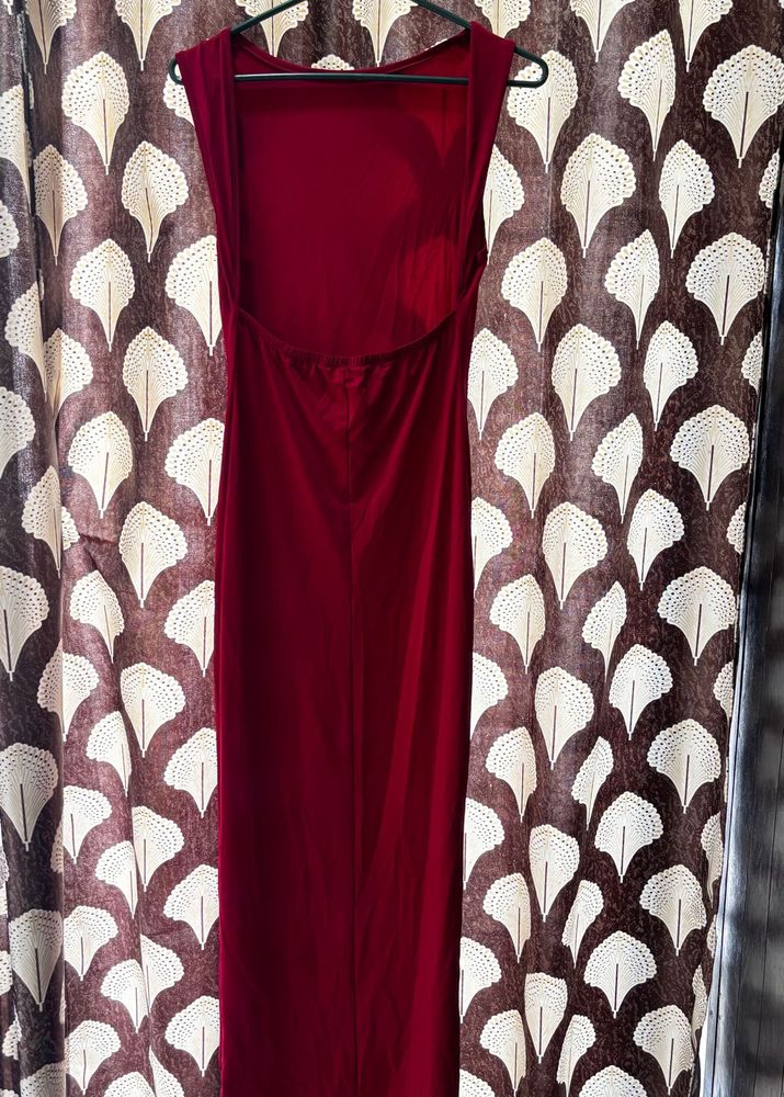 Elegant Burgundy Maxi Dress