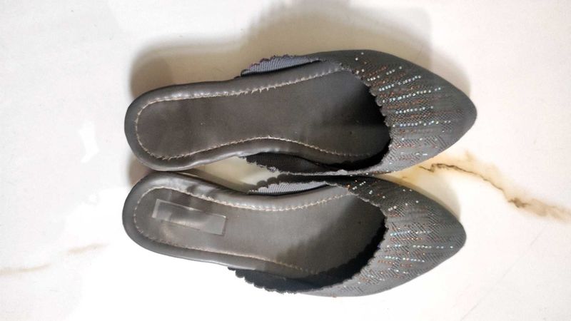 Sparkly Grey Pointed-Toe Flats