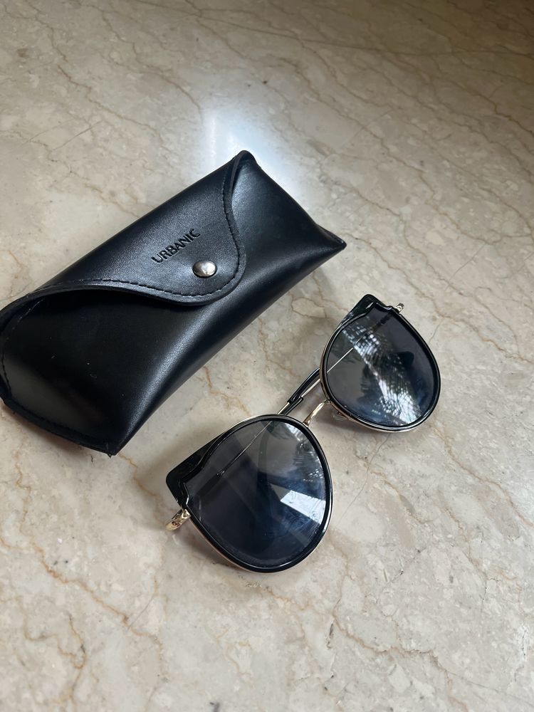 URBANIC Black Aviator Sunglasses with Case