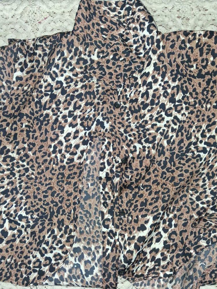 Chic Leopard Print Top
