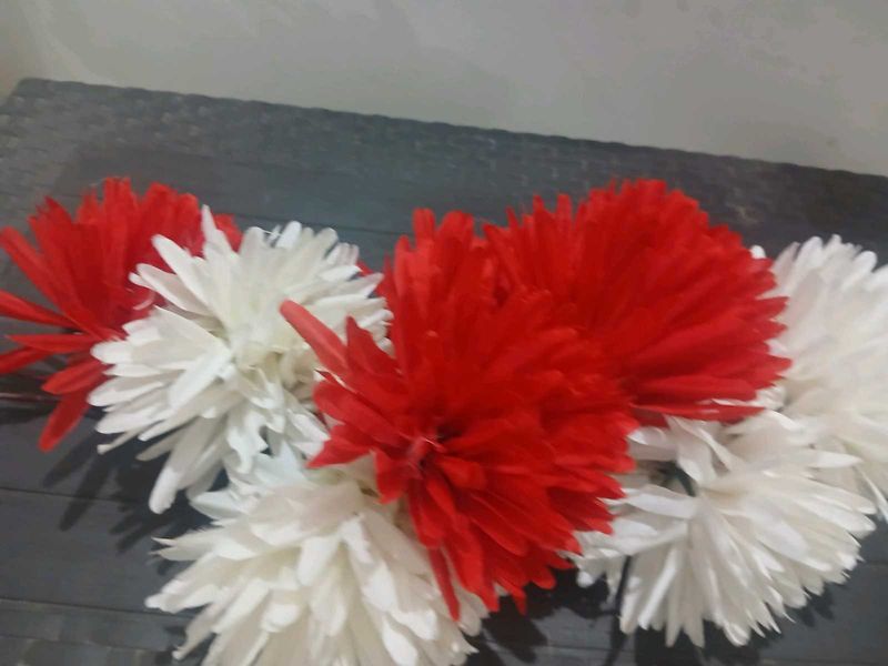 Red &amp; White Artificial Flower Garland