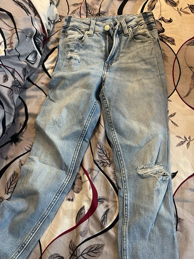 h&amp;m light Wash Ripped Denim Jeans