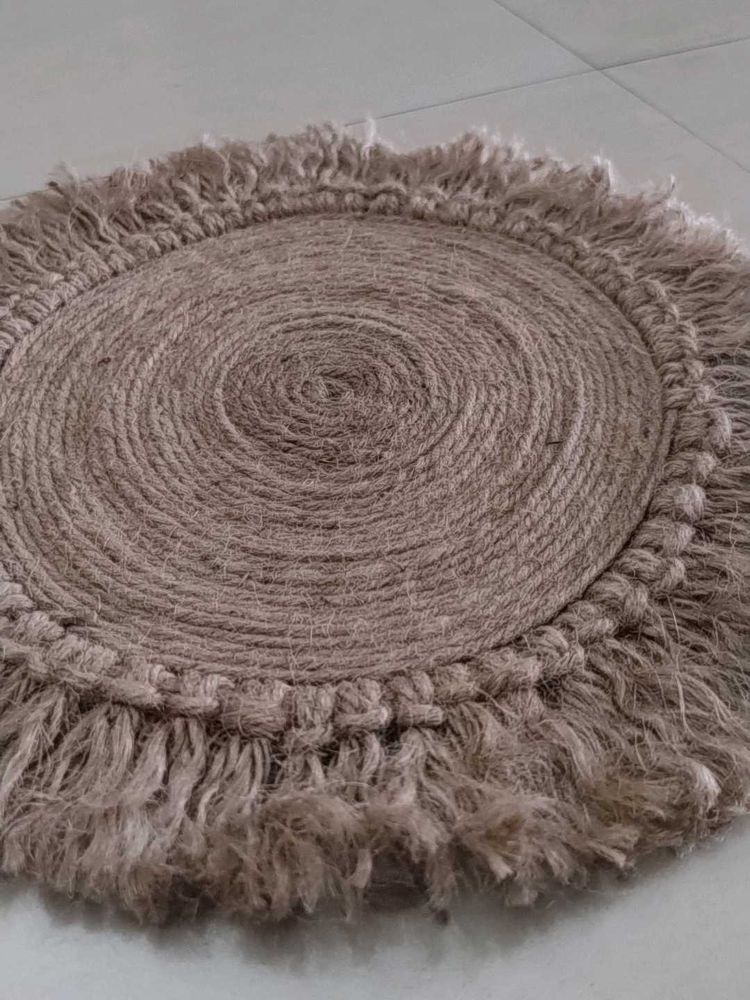 Round Jute Placemat with Tassels
