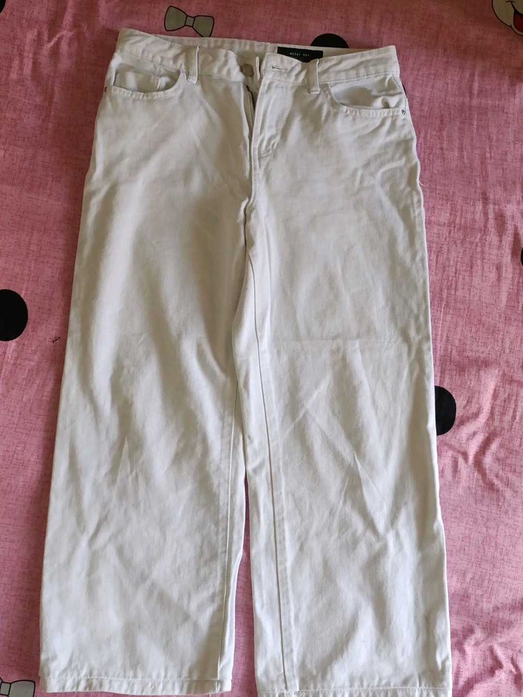 White Wide Leg pants.length - 34, waist - 30-32 .