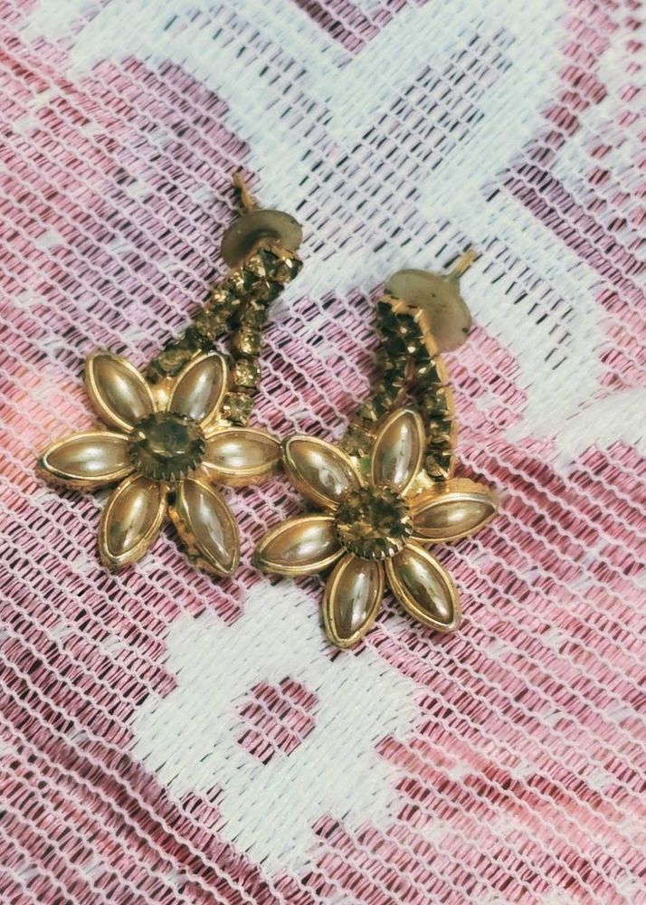 Gold Flower Dangle Earrings