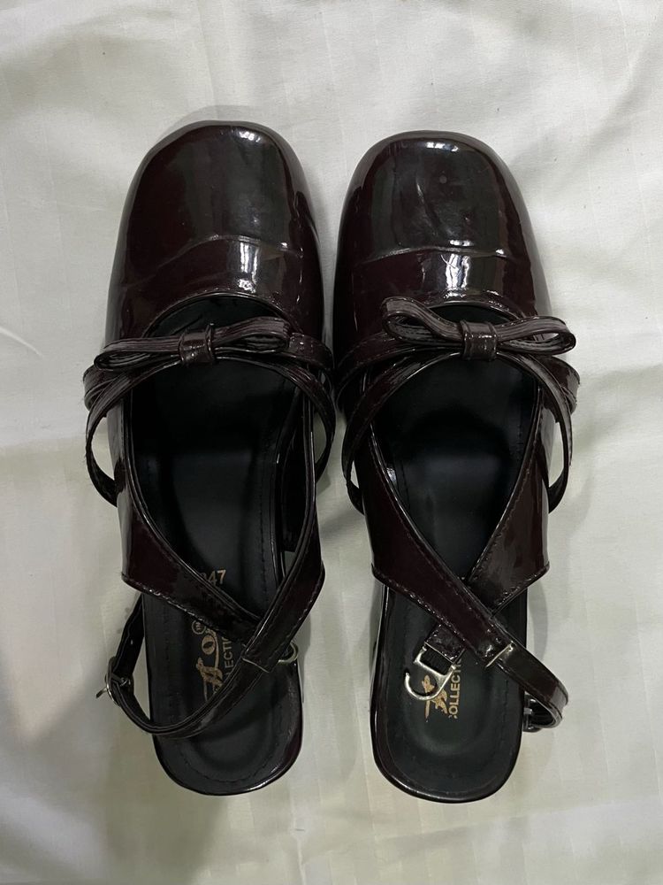 Shiny Bow Heeled Sandals
