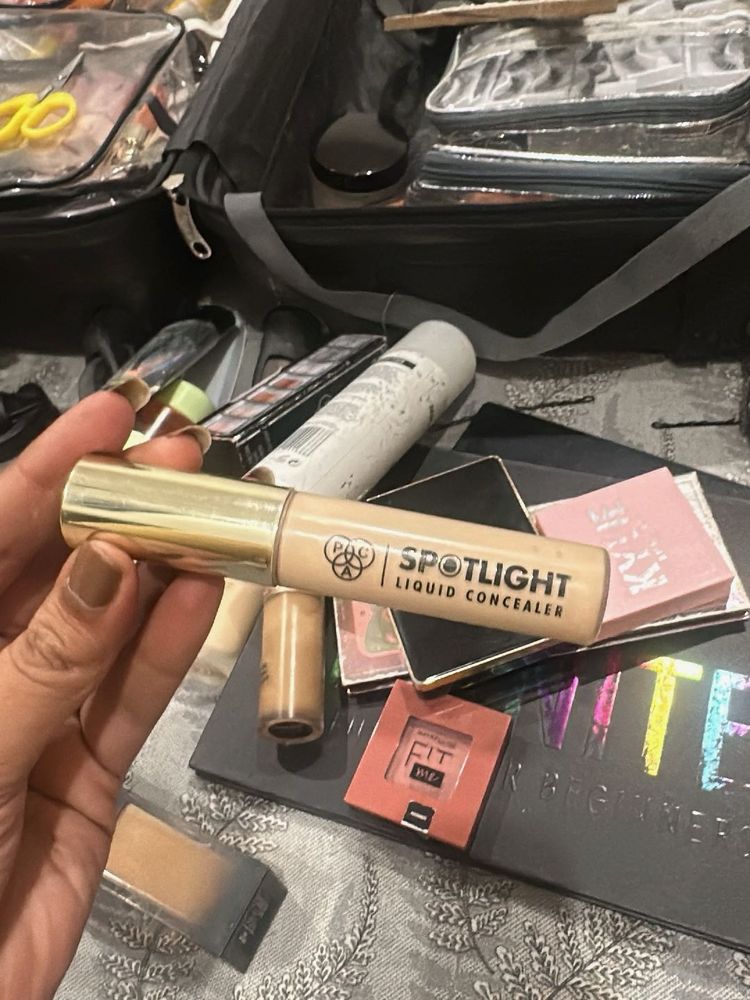 PAC Spotlight Liquid Concealer