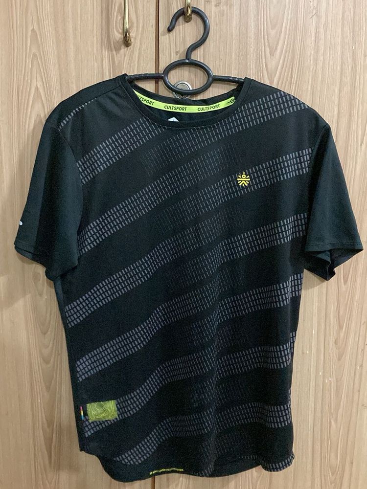 CULTSPORT Men's Black Graphic T-Shirt