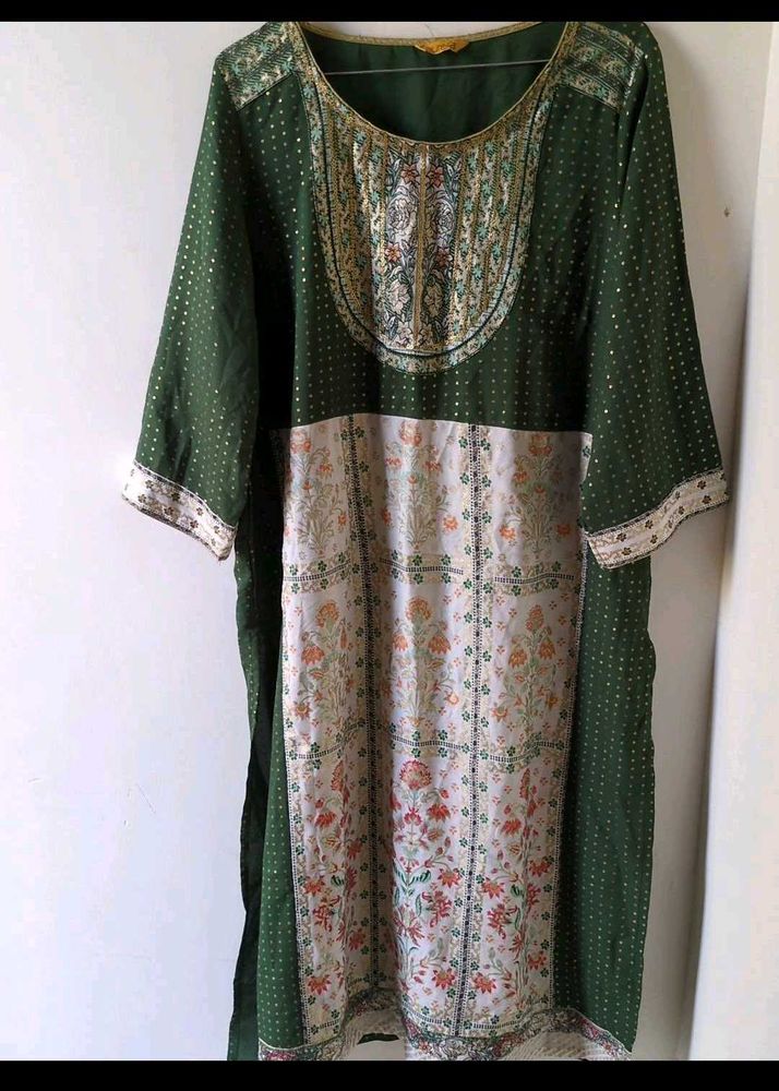 Elegant Green Kurta with Floral Panel