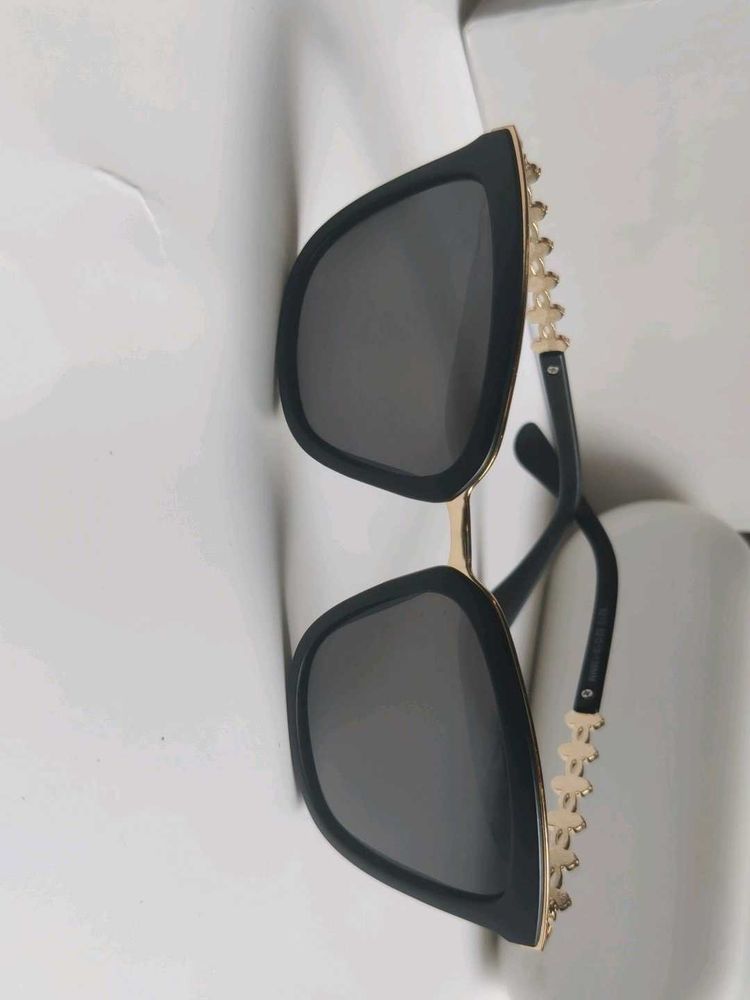 Chic Black &amp; Gold Floral Sunglasses