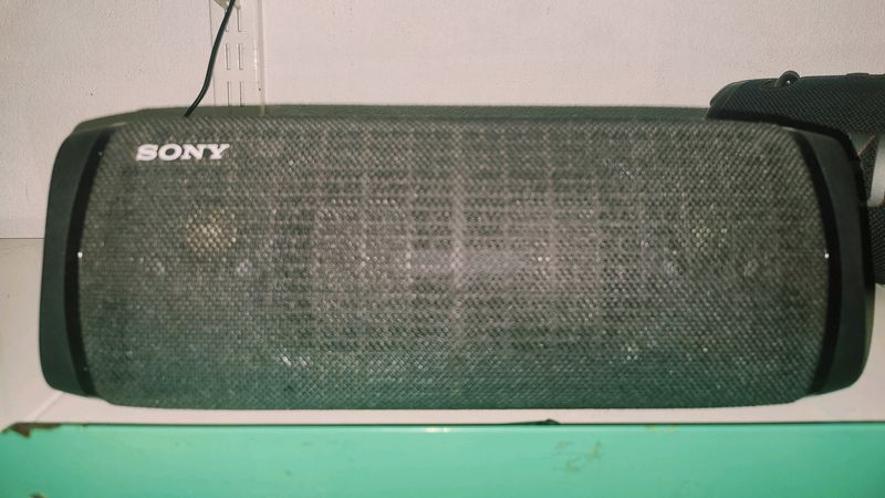 Sony Speaker. Like New. Good Condition..
