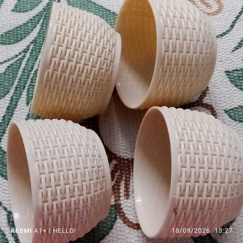 Set of 4 Small Beige Bowls