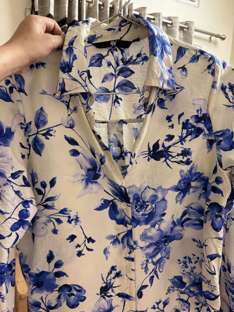Blue Floral Print Button-Up Blouse