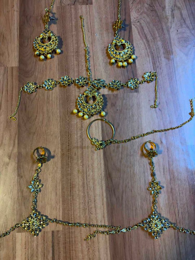Elegant Gold Kundan &amp; Pearl Jewelry Set