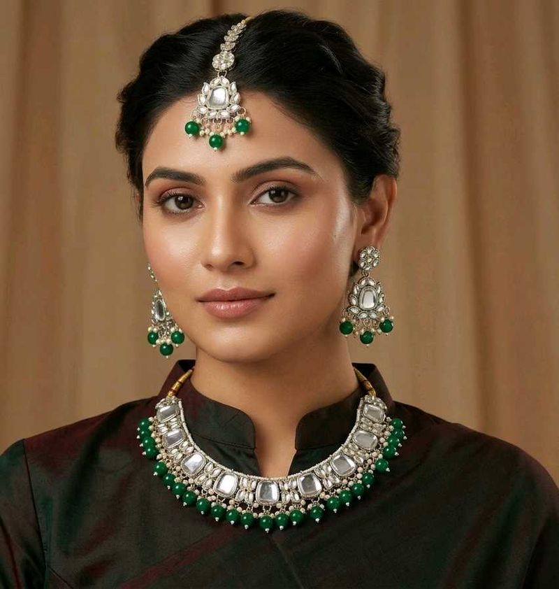 Elegant Kundan Necklace Set with Maang Tikka
