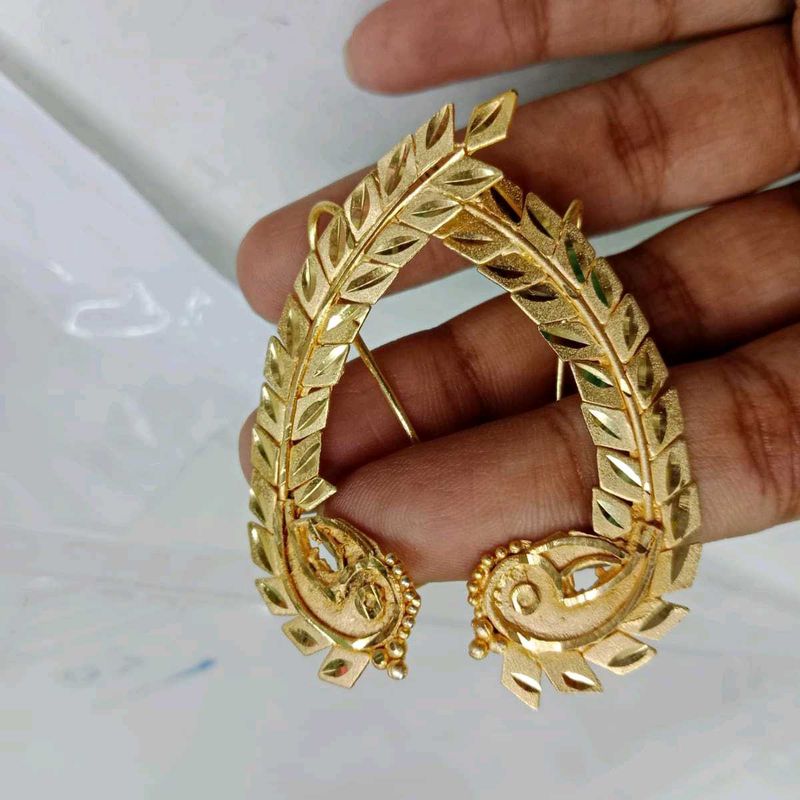 Elegant Gold Leaf Design Earrings