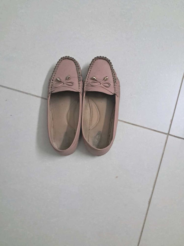 Chic Pink Loafers with Bow Detail
