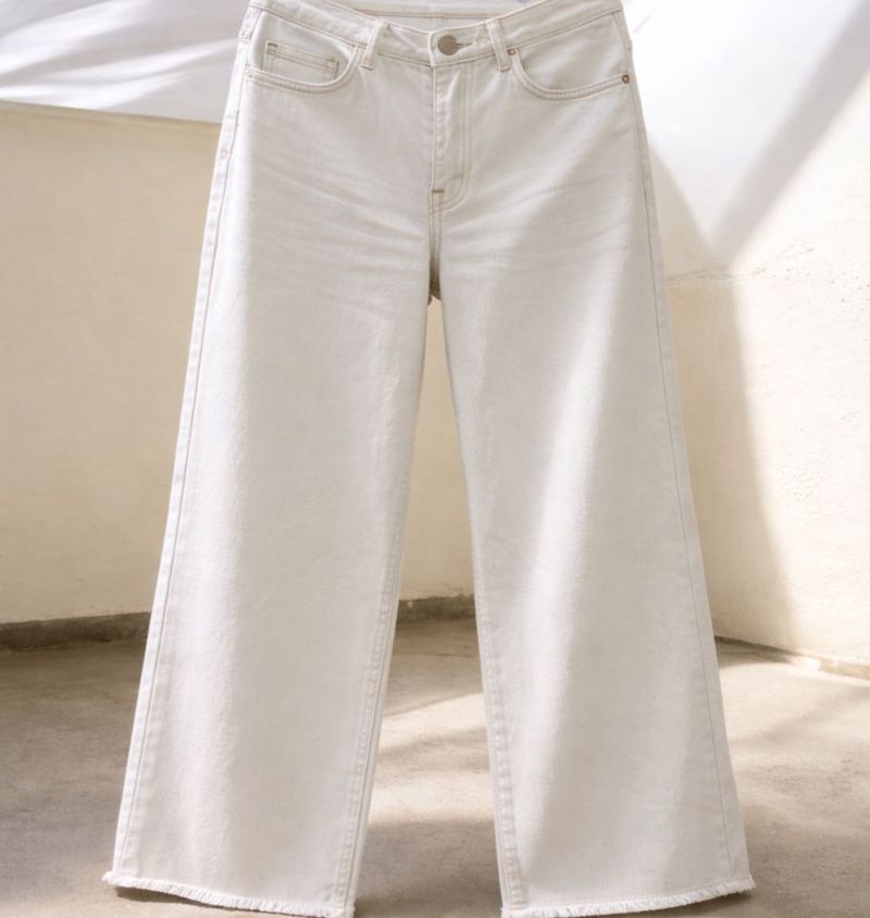 Stylish Wide-Leg Cropped Jeans