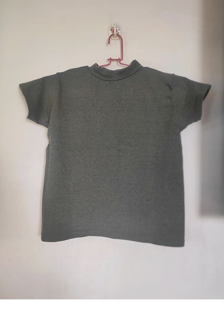It Is A Crop Top In Size - S