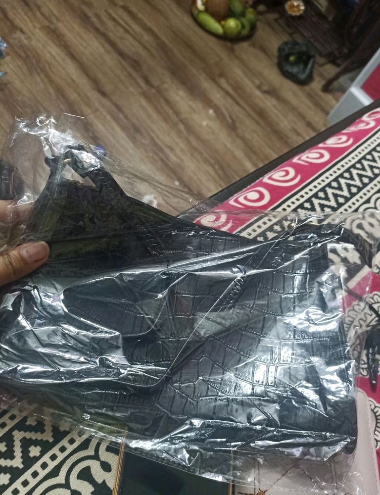 BRAND NEW*** BLACK SLING BAG