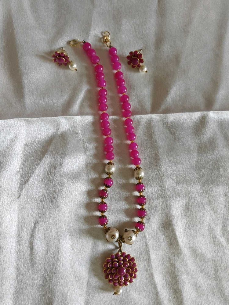 Elegant Pink Beaded Necklace Set