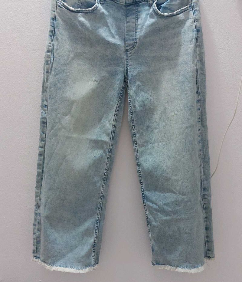 Light Wash Wide Leg Jeans size: height= 34inch
