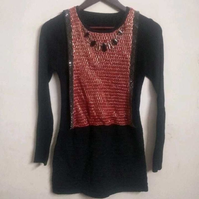 Long Woollen Top With Golden Detailing