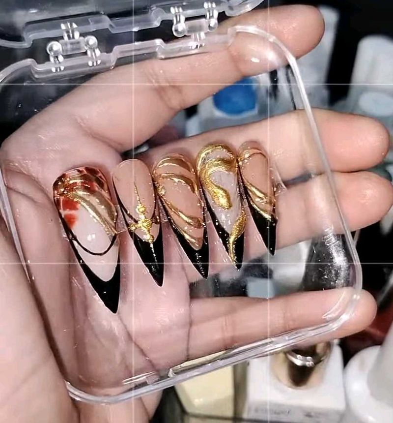 customised press on nails