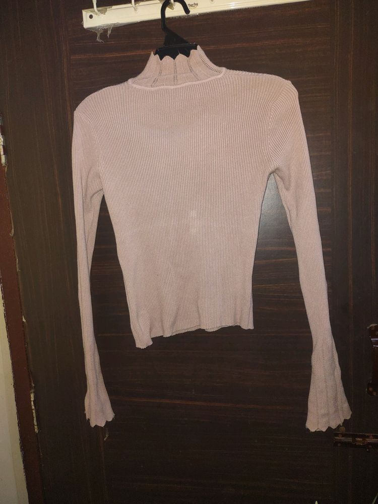 Woolen Top With Long Sleeves