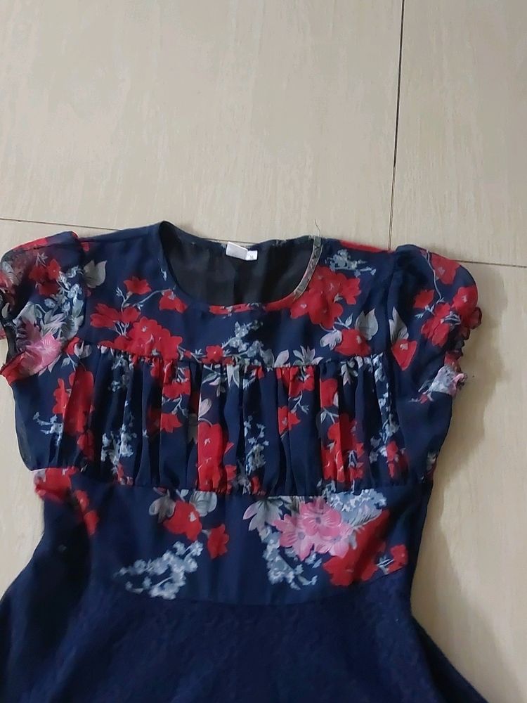 BEAUTIFUL GOWN!!...In Very Good Condition...!!