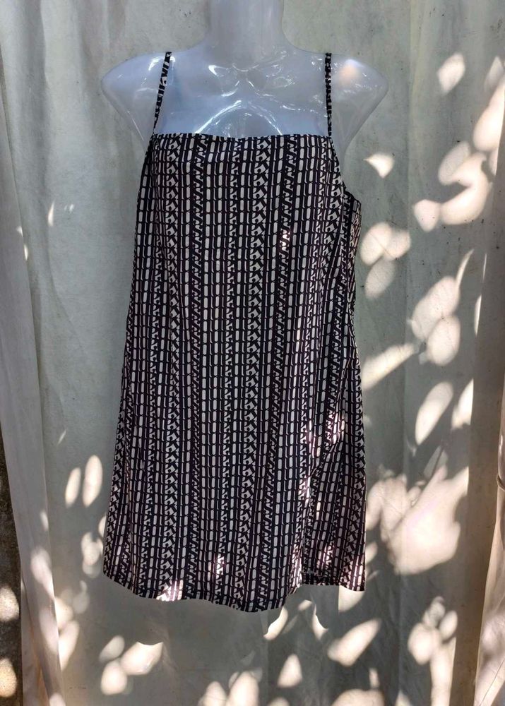 371110. Chic Black &amp; White Print Mini Dress
