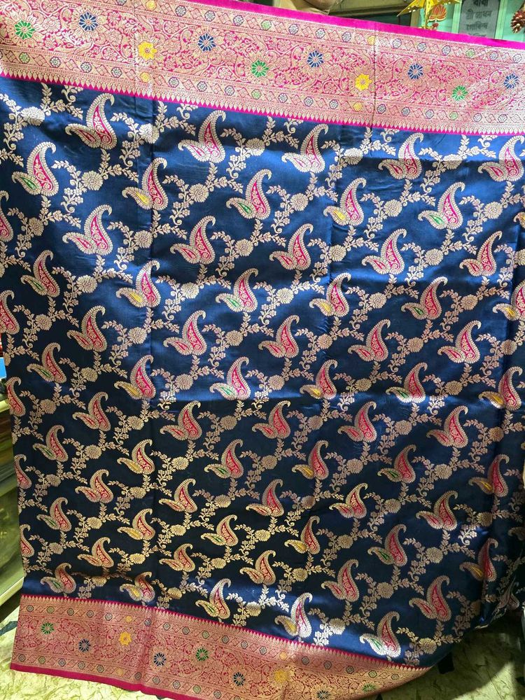 Elegant Navy Blue Paisley Benarasi Saree