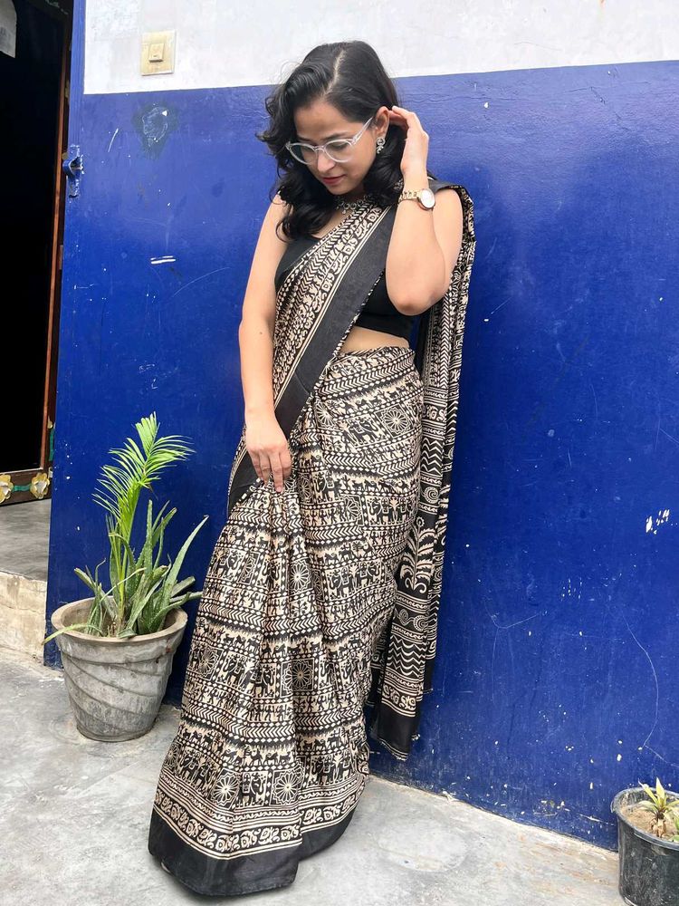 Elegant Black &amp; White Saree