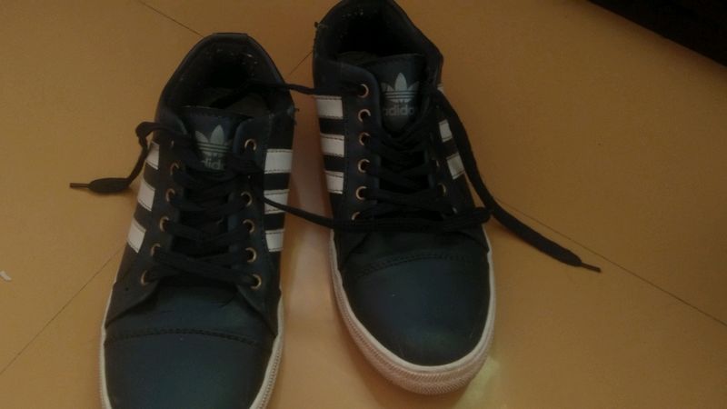 Adidas Sports Shoe (unisex)