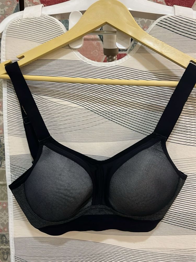 Comfortable Sports Bra size S