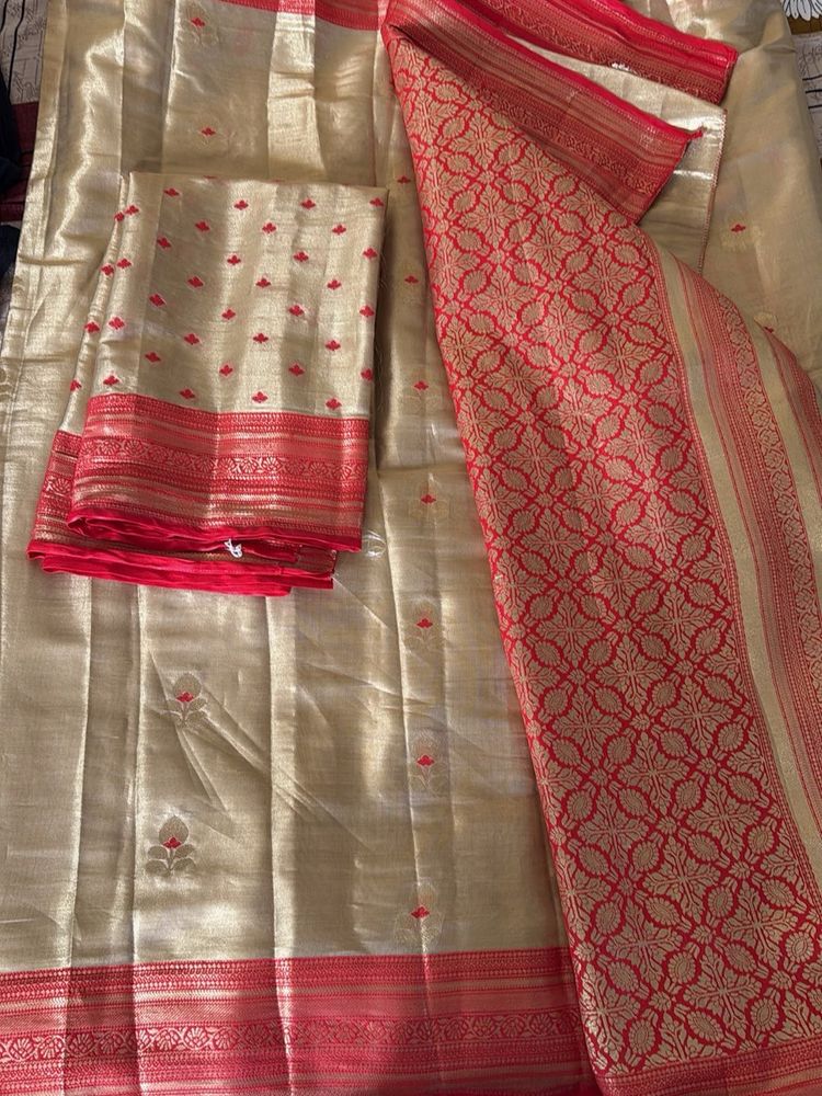 Gold tissue saree