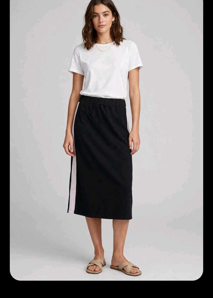 Stylish Black Midi Skirt with Side Stripe