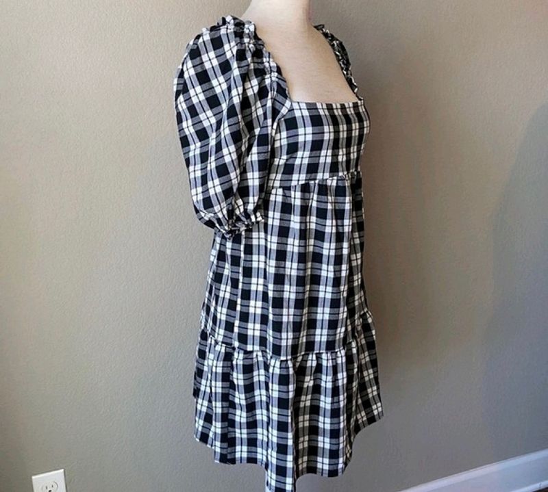 Squared Neck Balloon Sleeve Checked Size M