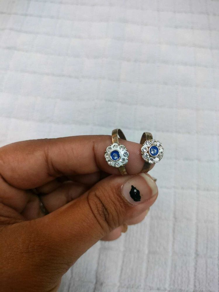 Sparkling Toe Rings with Blue Accents