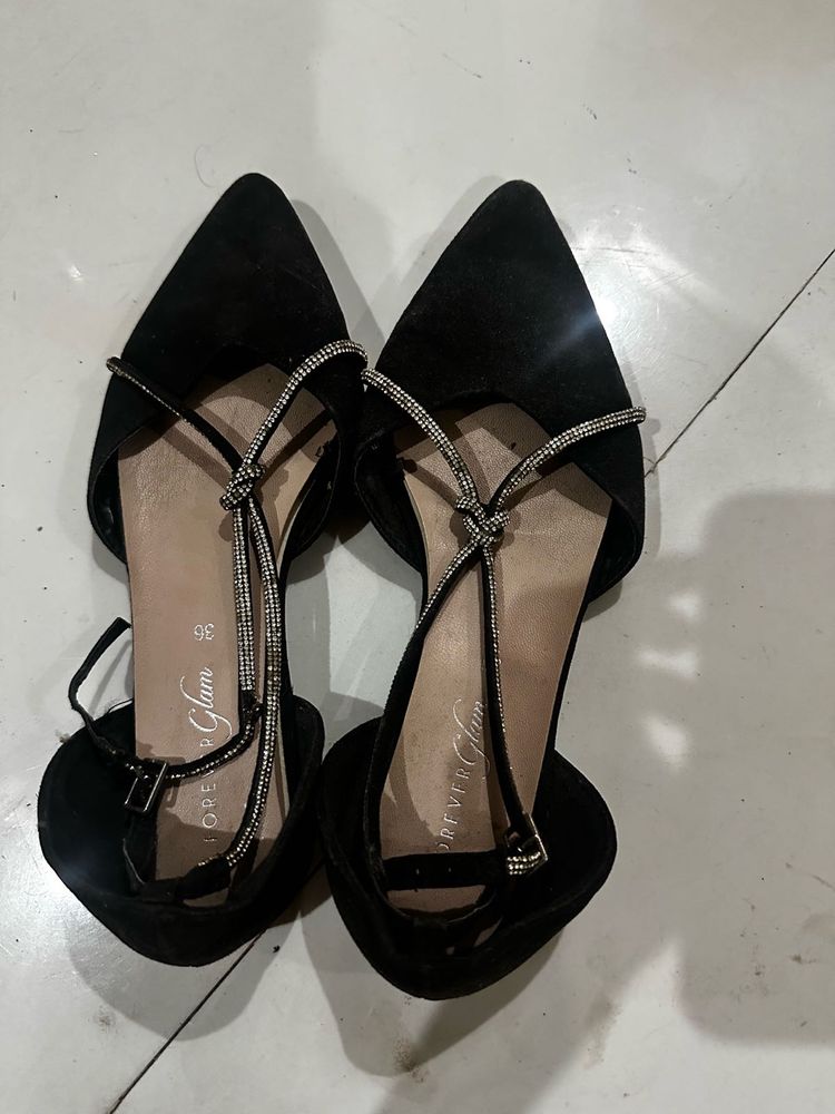 Elegant Black Pointed Toe Heels