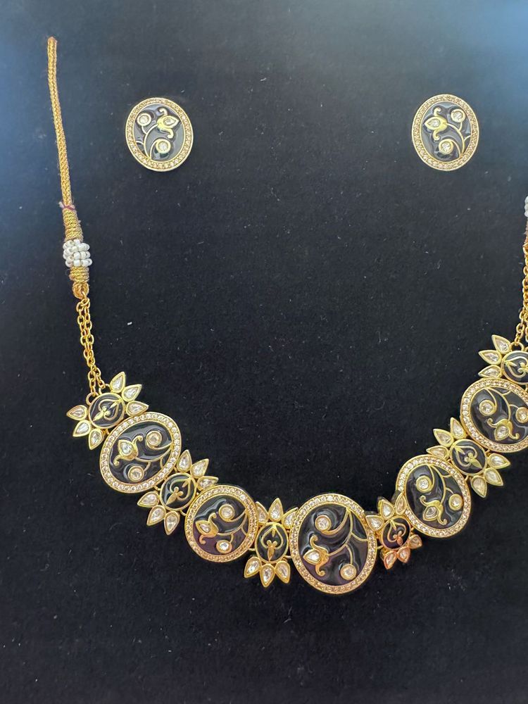 Elegant Black &amp; Gold Necklace Set