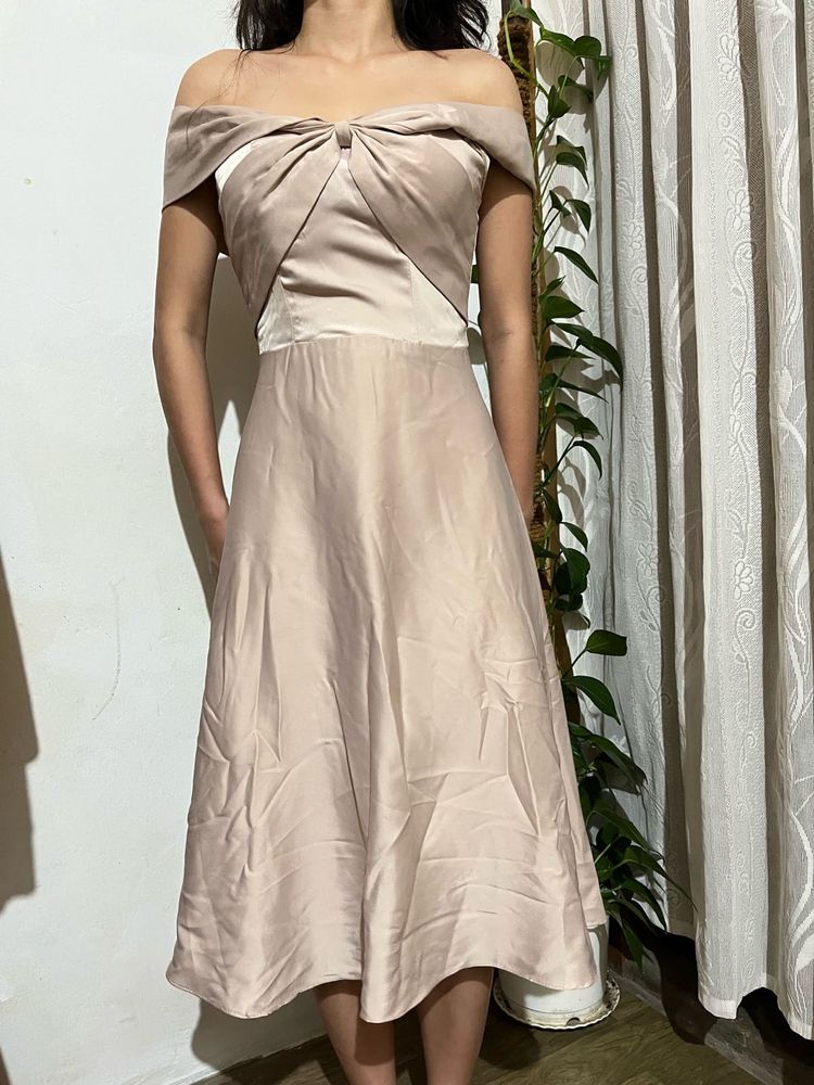 Elegant Off-Shoulder Satin Midi Dress