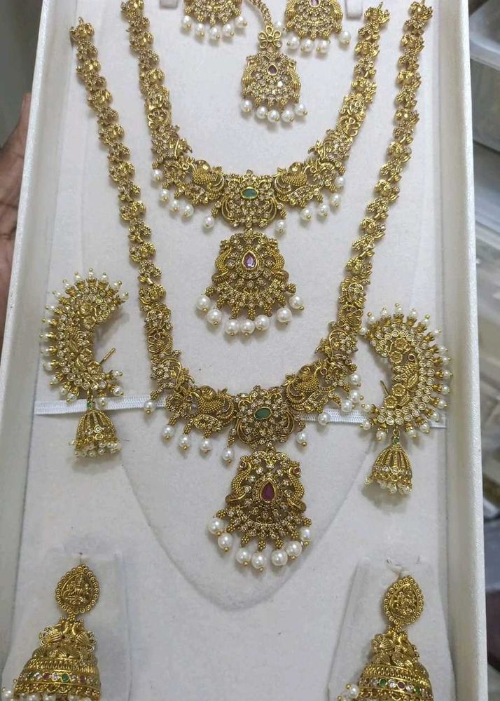 Elegant Gold-Tone Jewellery Set