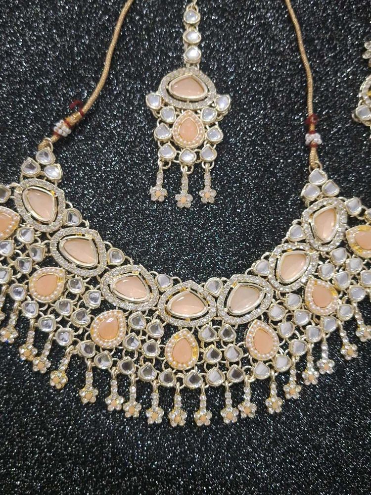 New Peach &amp; Crystal Necklace Set with Mangtika
