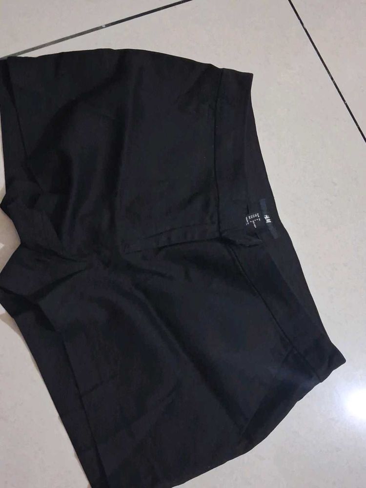 Black H&amp;M shorts