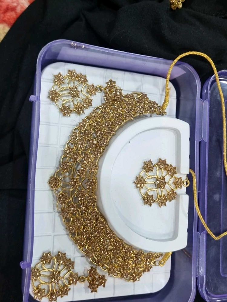 Elegant Gold-Tone Jewelry Set